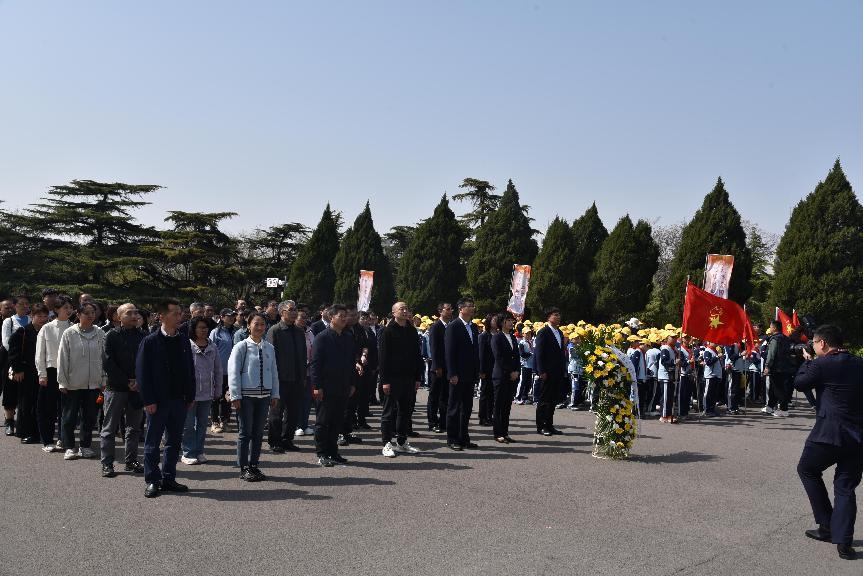 必威官网登录开展“清明祭英烈”活动